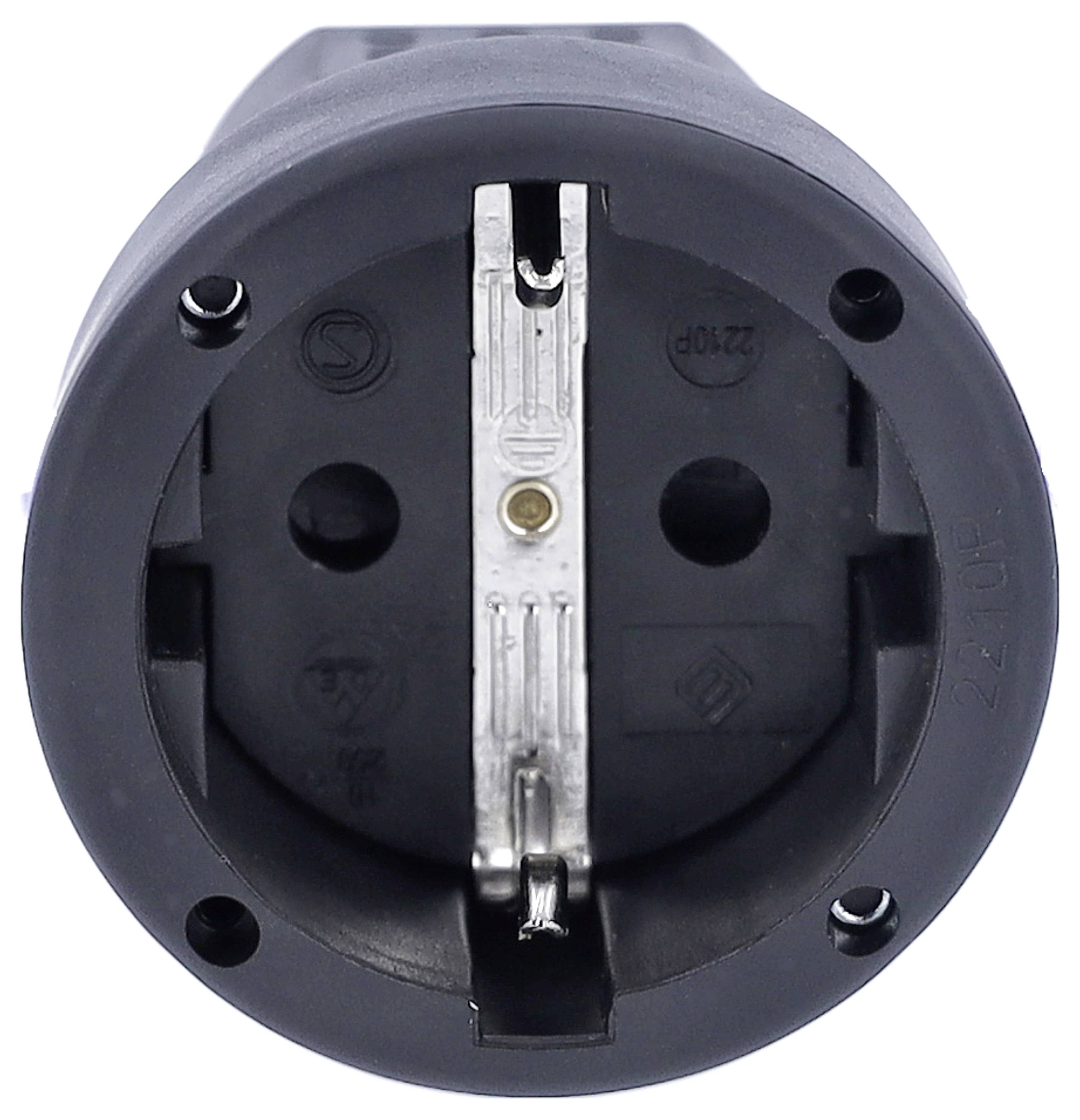 Eine schwarze europäische Steckdose in Nahaufnahme, zeigt die kreisförmigen Öffnungen für Stecker und die Metallkontakte.