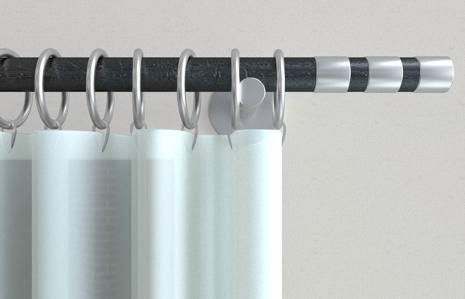 Nahaufnahme einer Duschstange mit Metallringen, die einen durchscheinenden weißen Vorhang an einer schlichten Wand halten.