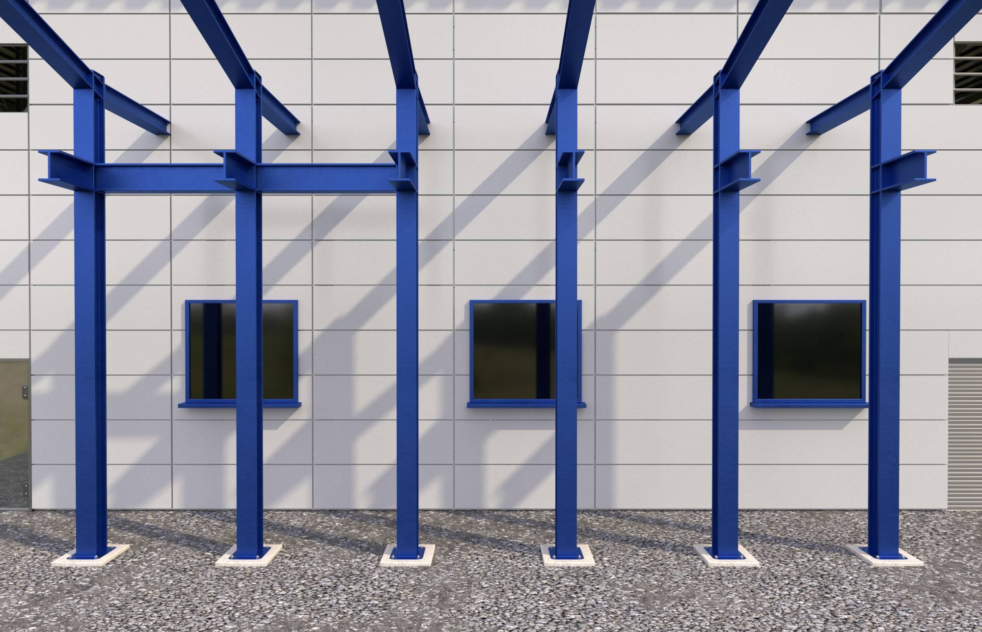 Außenseite einer modernen Gebäudefassade mit blauen Stahlstützträgern und drei kleinen Fenstern auf einer weißen Wand.