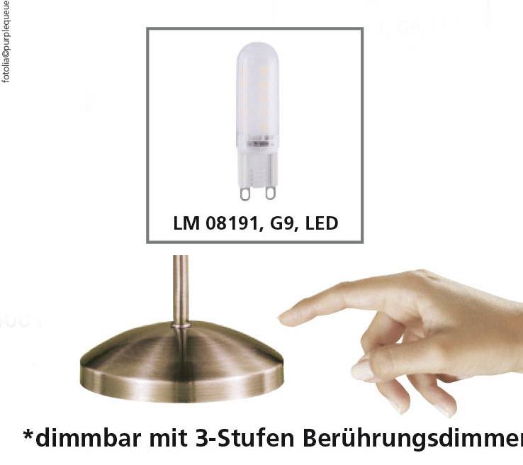Hand schaltet eine Tischlampe mit dimmbarer 3-Stufen-LED-Birne ein.