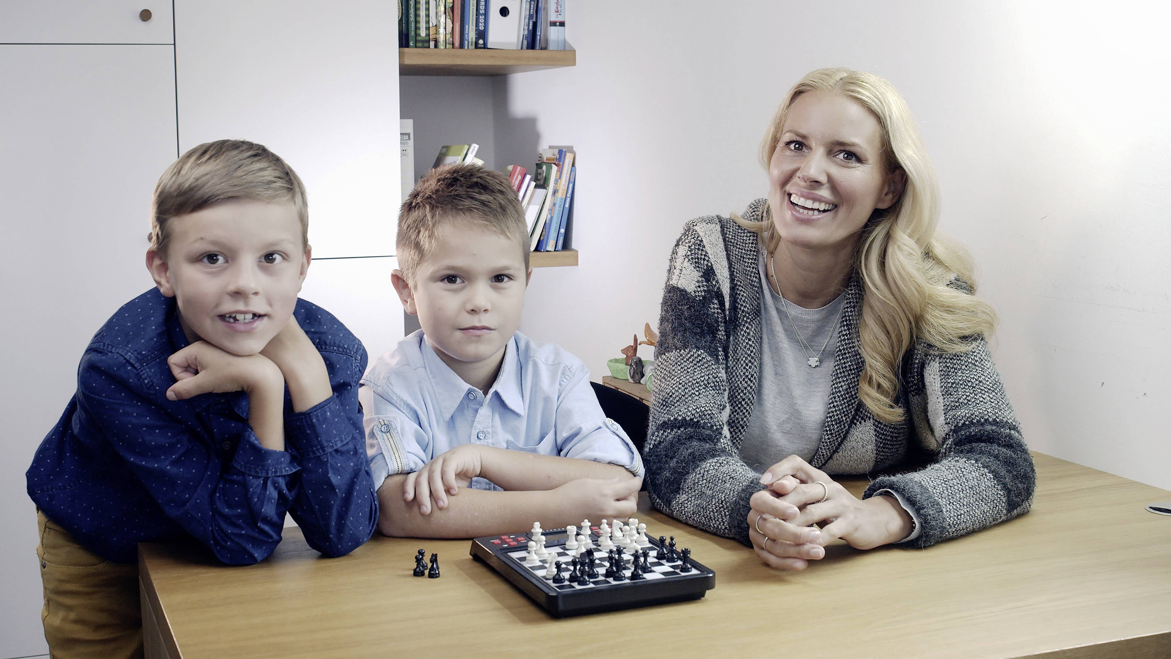 Millennium M805 Karpov Schachcomputer, Schachschule