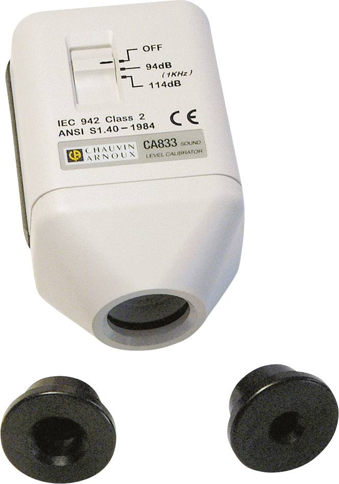 Schallkalibrator mit zwei schwarzen Adaptern. Kalibrator für 94 dB und 114 dB. Modell CA833 von Chauvin Arnoux, IEC 942 Klasse 2.