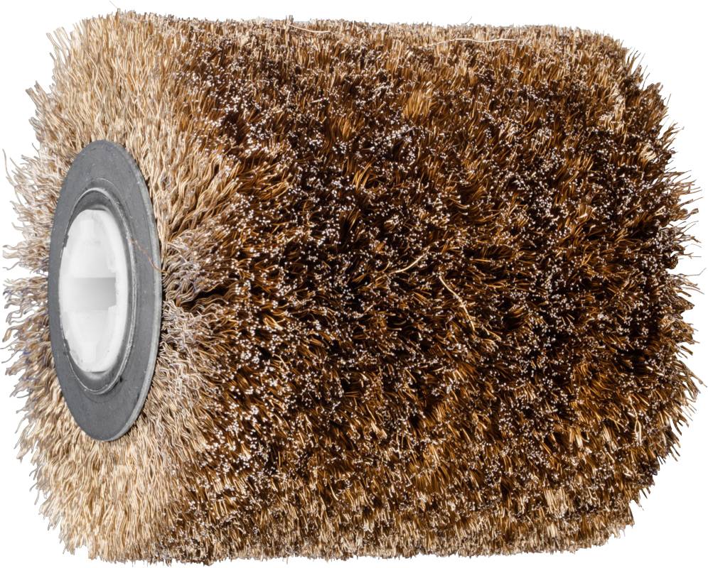 Eine braune Bürstenrolle mit dichtem Borstenbelag, seitlich abgebildet, gesehen aus der Perspektive der Metallhalterung.