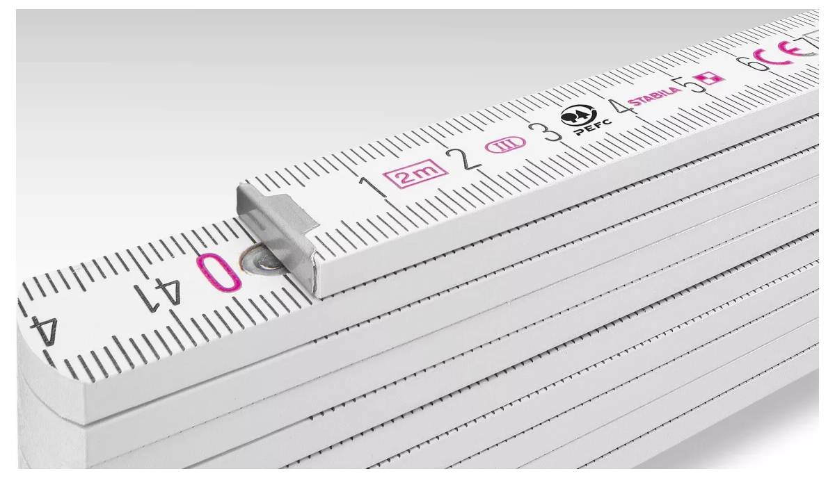 Faltbarer Zollstock mit Zentimeter- und Zollmarkierungen, ausgeklappt auf 41 cm. Anzeige für Sicherheitssiegel sichtbar.