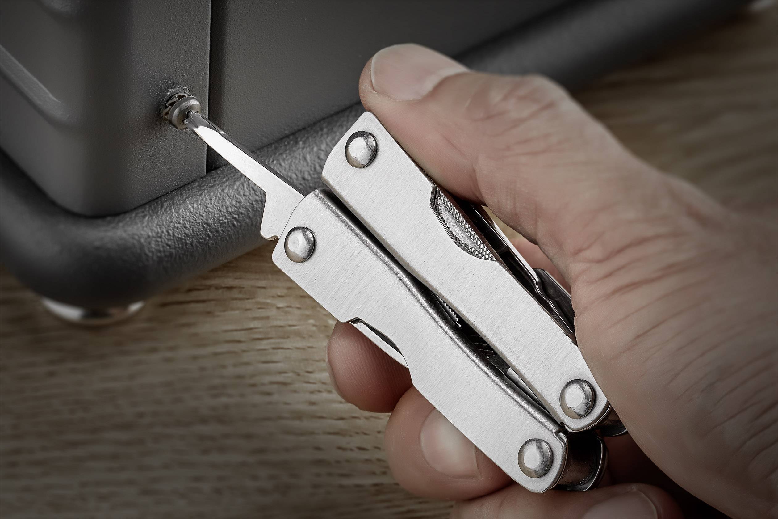 Multitool mit 12 Funktionen