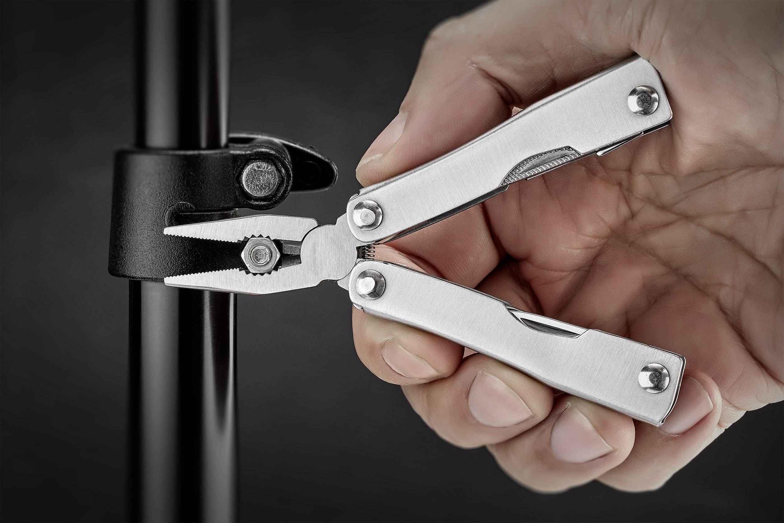 Multitool mit 12 Funktionen