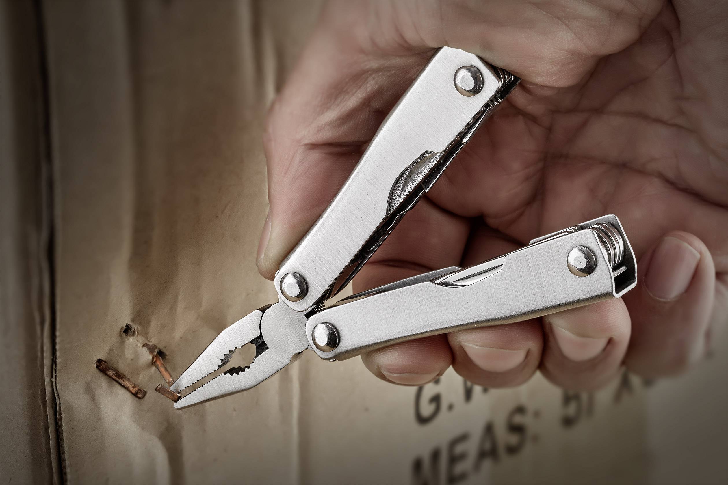 Multitool mit 12 Funktionen