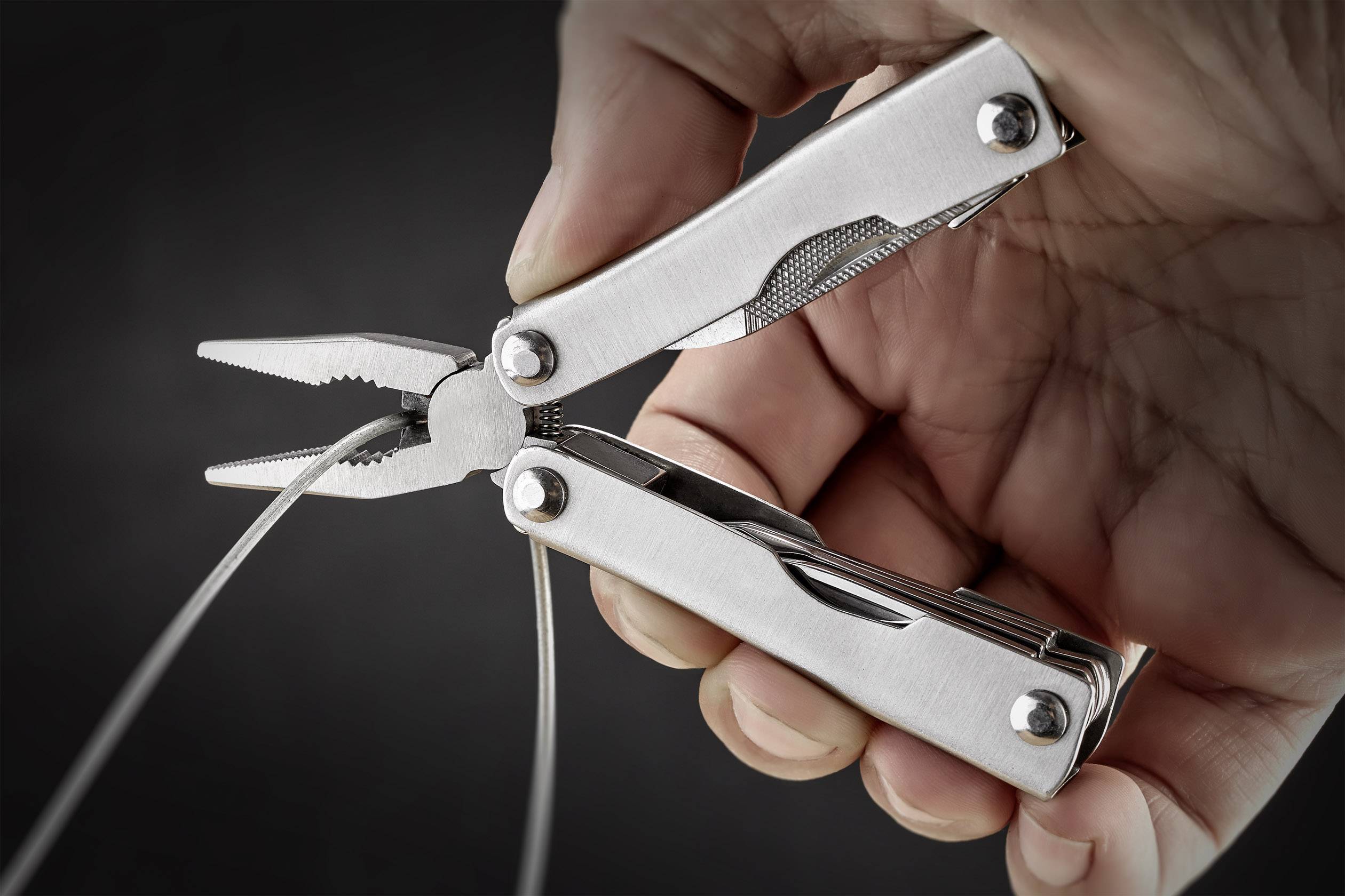 Multitool mit 12 Funktionen