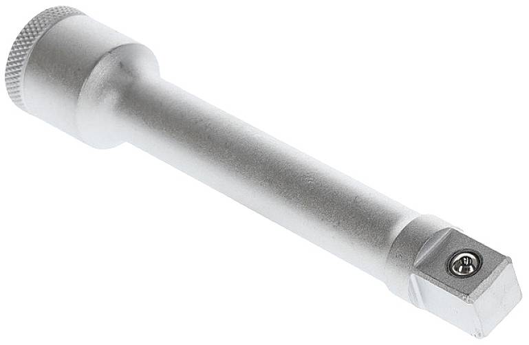 Ein silberner Verlängerungsadapter mit gerändeltem Griff und quadratischem Ansatz, verwendet zur Verlängerung von Werkzeugen.