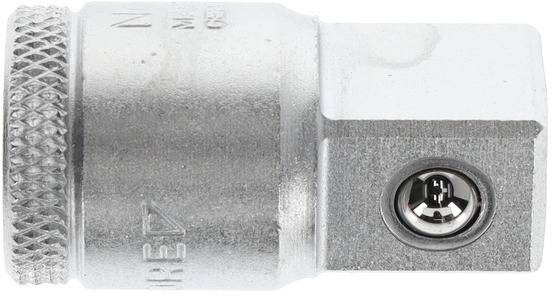Ein silberner Steckschlüsseleinsatz mit gerändeltem Ring und Sechskantaufnahme, wird zur Befestigung auf Werkzeugen verwendet.