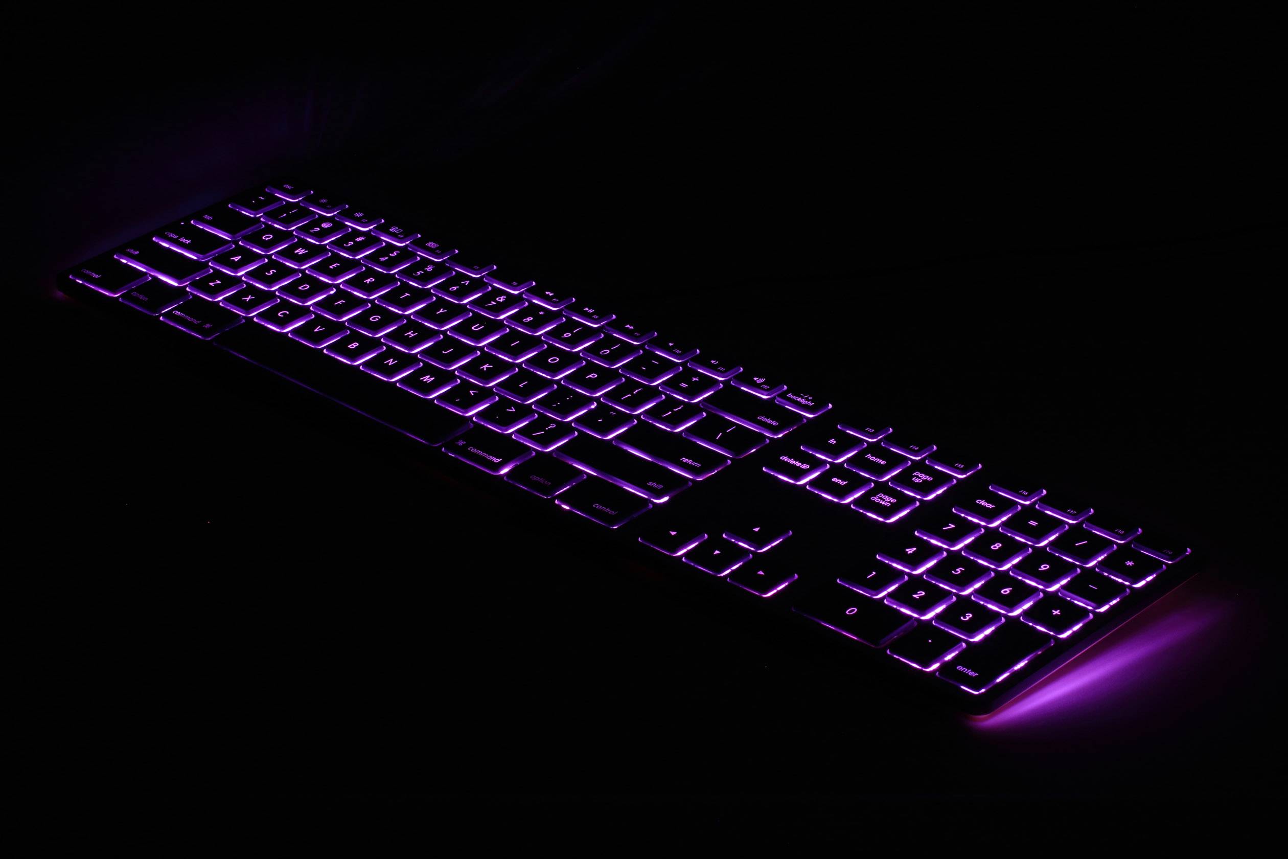 Matias FK318LS-DE USB Tastatur Deutsch, QWERTZ, Mac Silber, Weiß Beleuchtet, USB-Anschluss