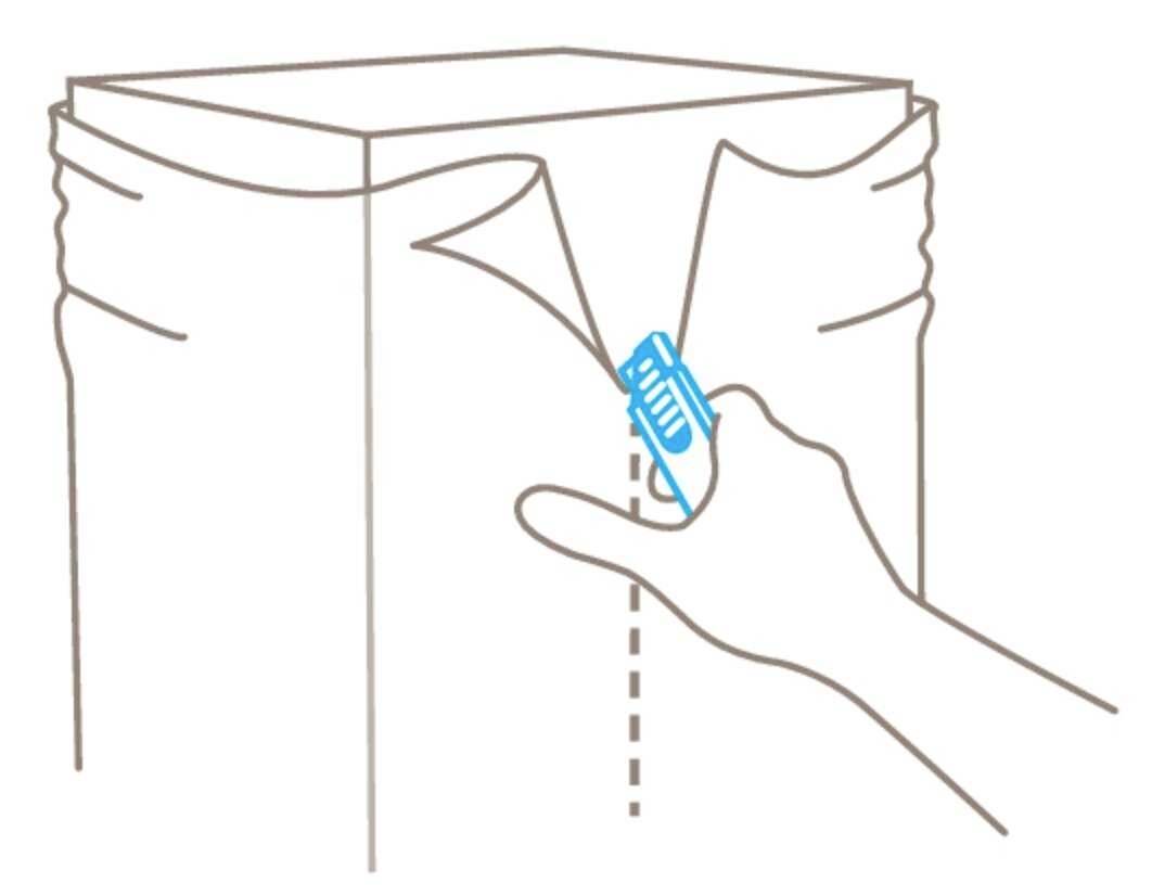 Hand öffnet Reißverschluss an Box: Eine schematische Zeichnung zeigt eine Hand, die einen Reißverschluss an einer Verpackung öffnet.
