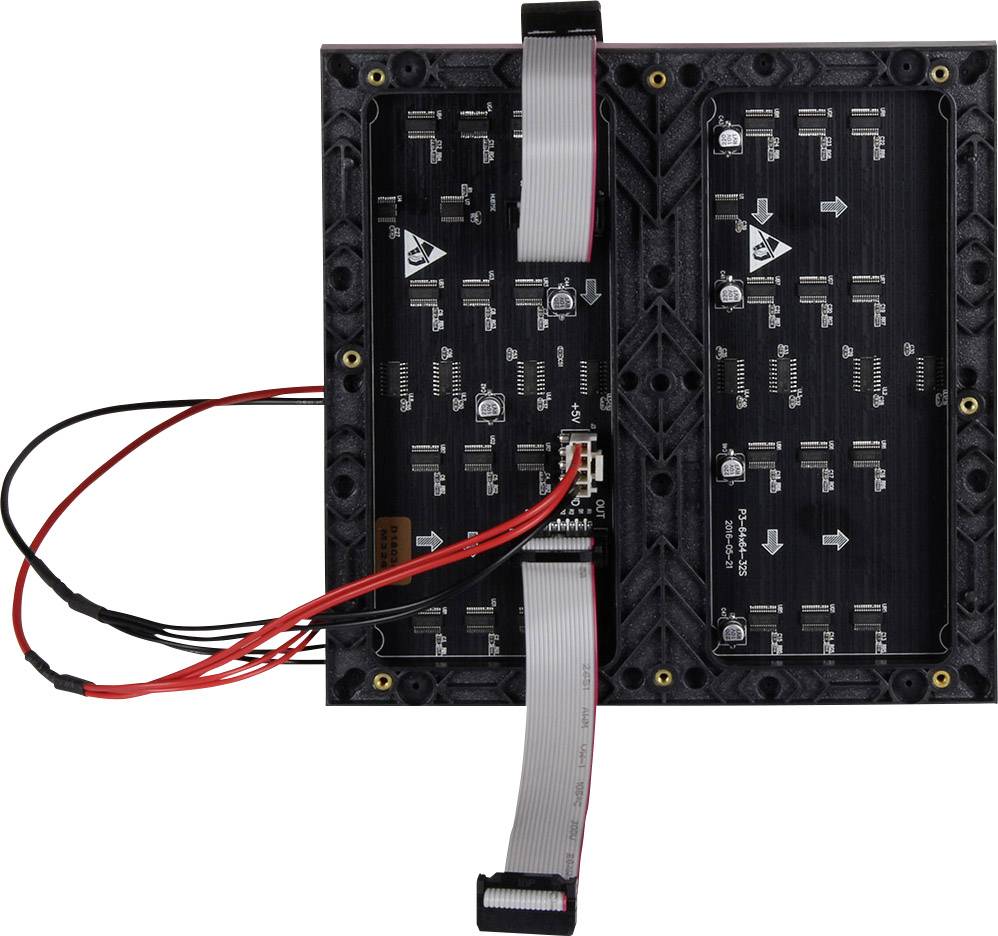 Eine Platine mit mehreren kleinen Komponenten, verbunden durch Kabel und Flachbandkabel, wahrscheinlich Teil eines elektronischen Geräts.