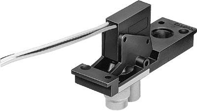 Ein rechteckiger, schwarzer Sensor mit Kabeln, montiert auf einer Metallplatte. Er dient zur Erkennung von Positionen oder Bewegungen.