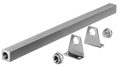 Metallstab mit zwei halternden Metallwinkeln und zwei Schrauben zur Befestigung.