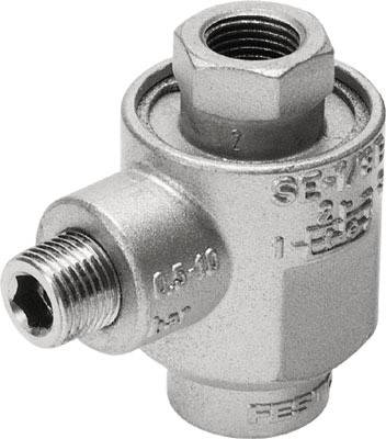 Metallisches Rohrfitting mit mehreren Anschlüssen, geeignet für Installationen in Sanitär- oder Heizungssystemen.