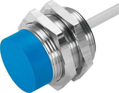 Ein blauer, zylindrischer Drucktaster mit Metallgewinde und Kabelanschluss. Der Taster ist für industrielle Anwendungen geeignet.