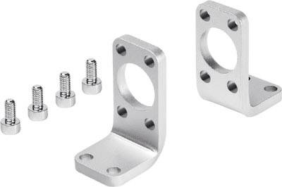 Metallwinkelverbinder mit vier Schrauben. Geeignet zur Befestigung von Bauteilen in mechanischen Konstruktionen.