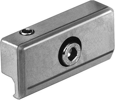 Ein metallischer Spitzer mit zwei Öffnungen, eine Schraube zur Fixierung, geeignet für das Schärfen von Bleistiften.
