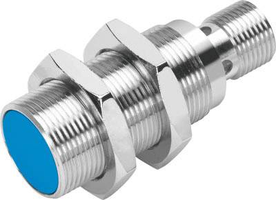 Metallsensor mit zylindrischem Gehäuse, blauer Kappe und Gewinde, geeignet für industrielle Anwendungen zur Positions- oder Objekterkennung.