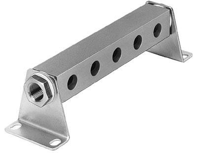 Metallverteilerblock mit sechs Löchern und zwei Befestigungswinkeln an den Enden.
