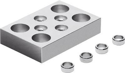 Metallblock mit neun runden Vertiefungen und vier Miniatur-Laborküvetten daneben platziert.