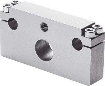 Metallblock mit drei Bohrungen und Schrauben oben. Möglicherweise Teil eines Befestigungsmechanismus oder mechanischen Systems.