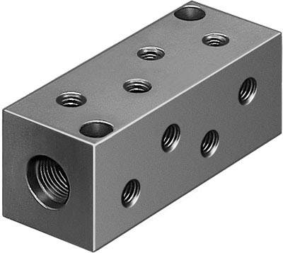 Ein rechteckiger, metallischer Zylinderblock mit mehreren Gewindebohrungen, der zur Verbindung von Rohren oder Schläuchen verwendet wird.