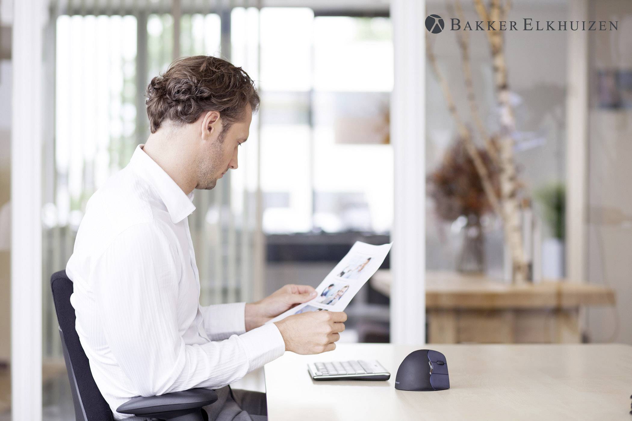 BakkerElkhuizen Evoluent 4 Ergonomische Maus Funk Optisch Schwarz, Blau 6 Tasten 2600 dpi Ergonomisch