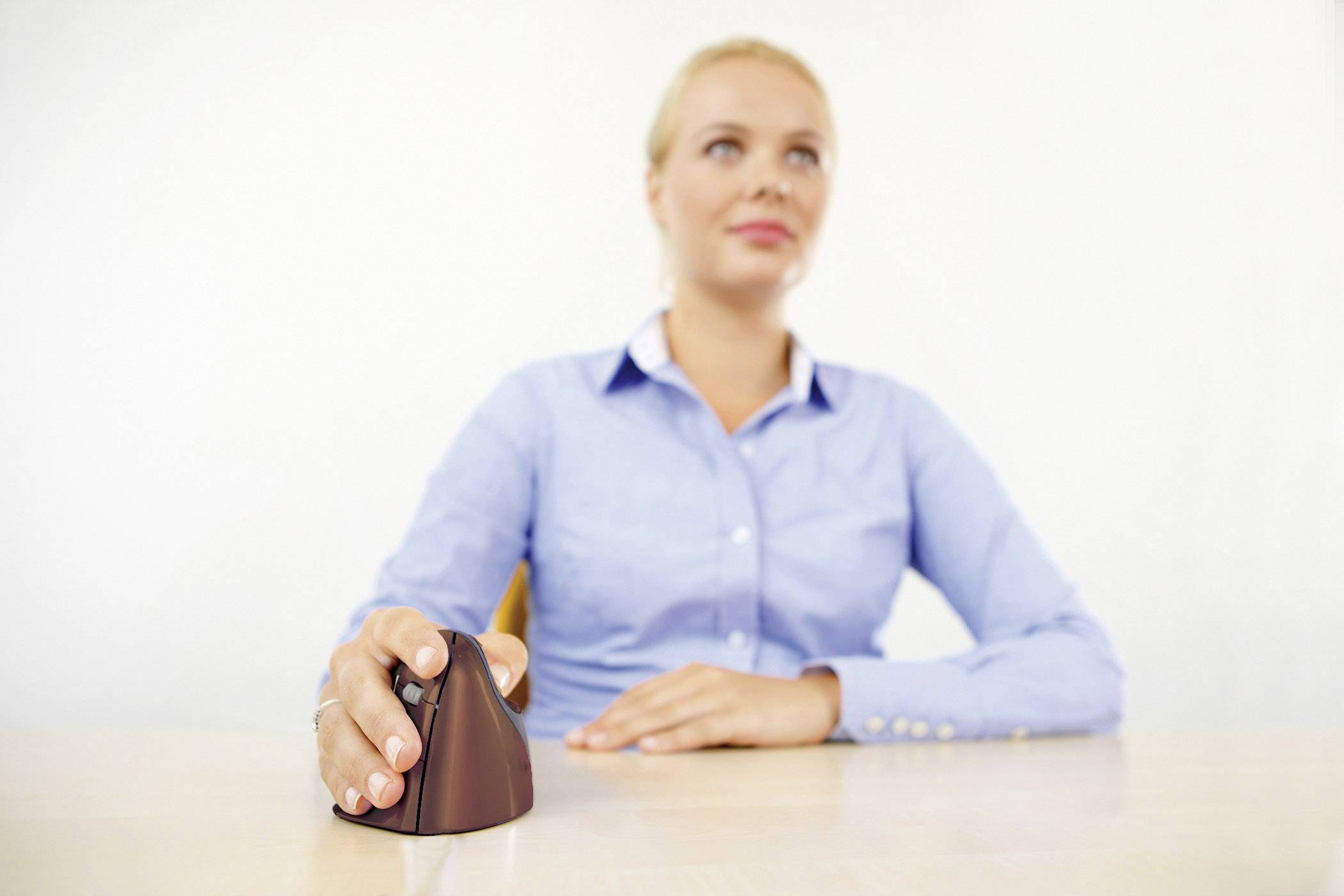 BakkerElkhuizen Evoluent 4 Small Ergonomische Maus Funk Optisch Braun 6 Tasten 2600 dpi Ergonomisch