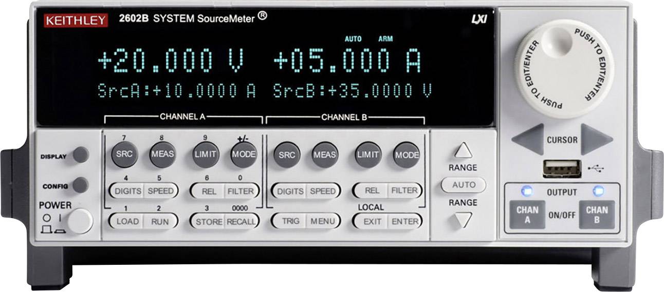 Messgerät mit digitalem Display zeigt '+20,000 V' und '+05,000 A'. Es hat Bedienelemente und Einstellmöglichkeiten für Strom- und Spannungsmessungen.