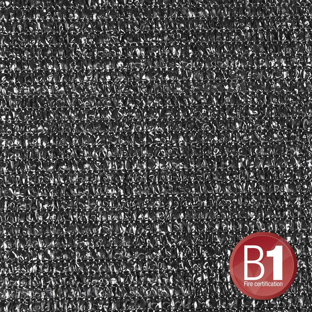 Schwarzes Textilgewebe mit glänzender Oberfläche, unten rechts ein rotes Siegel mit der Aufschrift 'B1 Fire certification'.