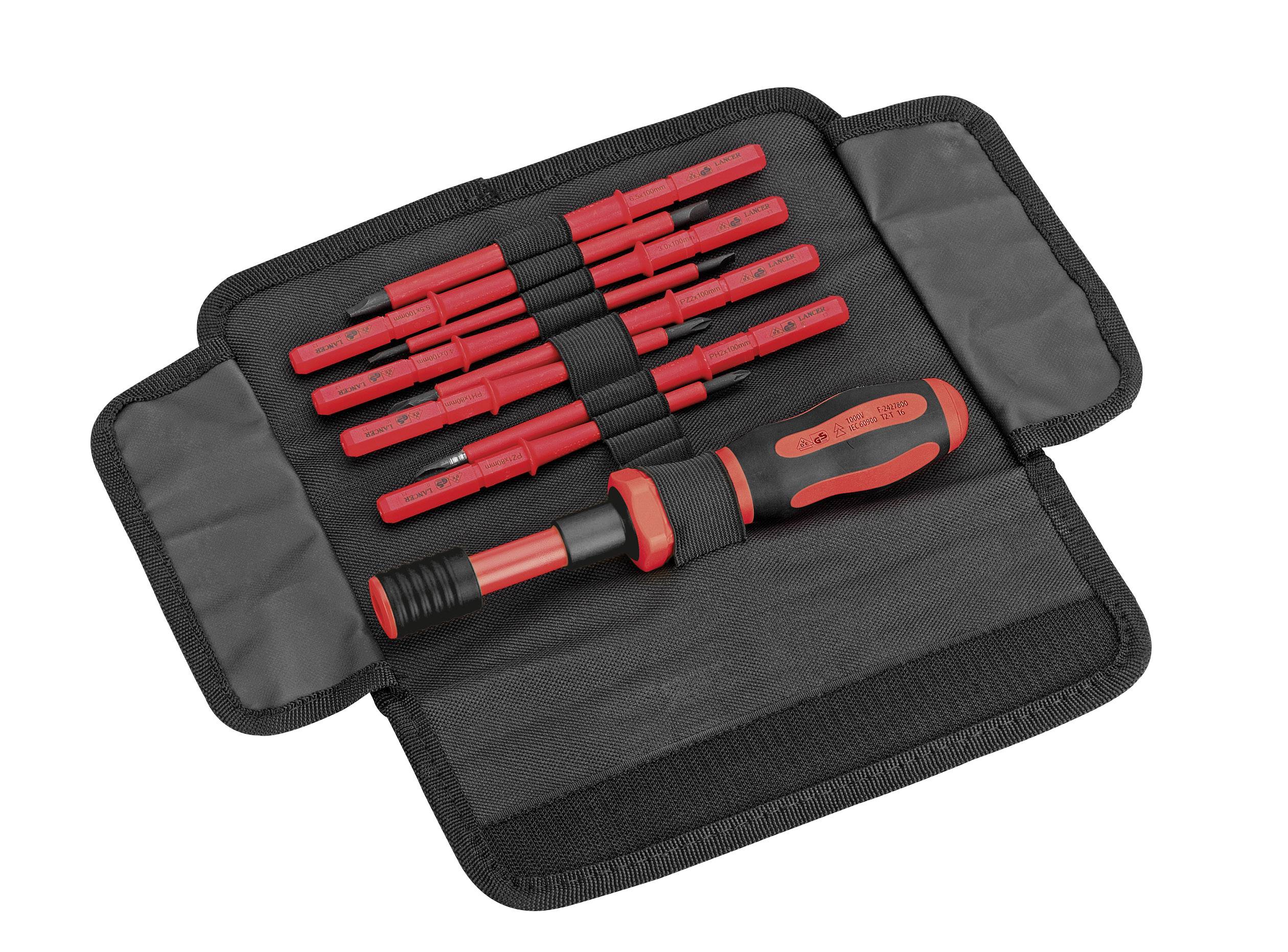 Ein Set von isolierten Schraubenziehern in einer schwarzen Werkzeugtasche. Enthält acht Klingenaufsätze und einen Schraubgriff.