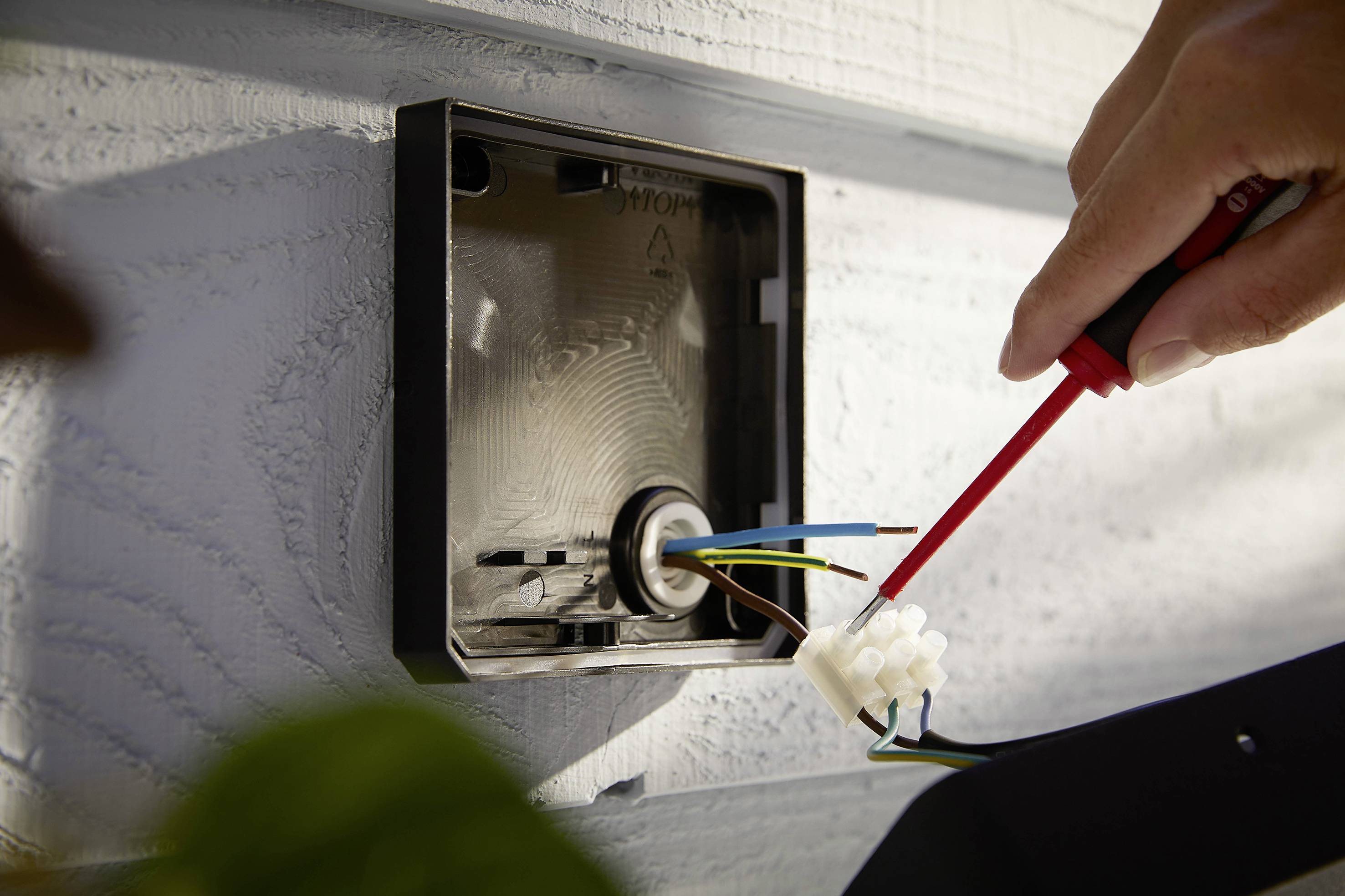 Philips Hue LED-Außenstrahler 1743530P7 Discover LED fest eingebaut 30 W RGBW