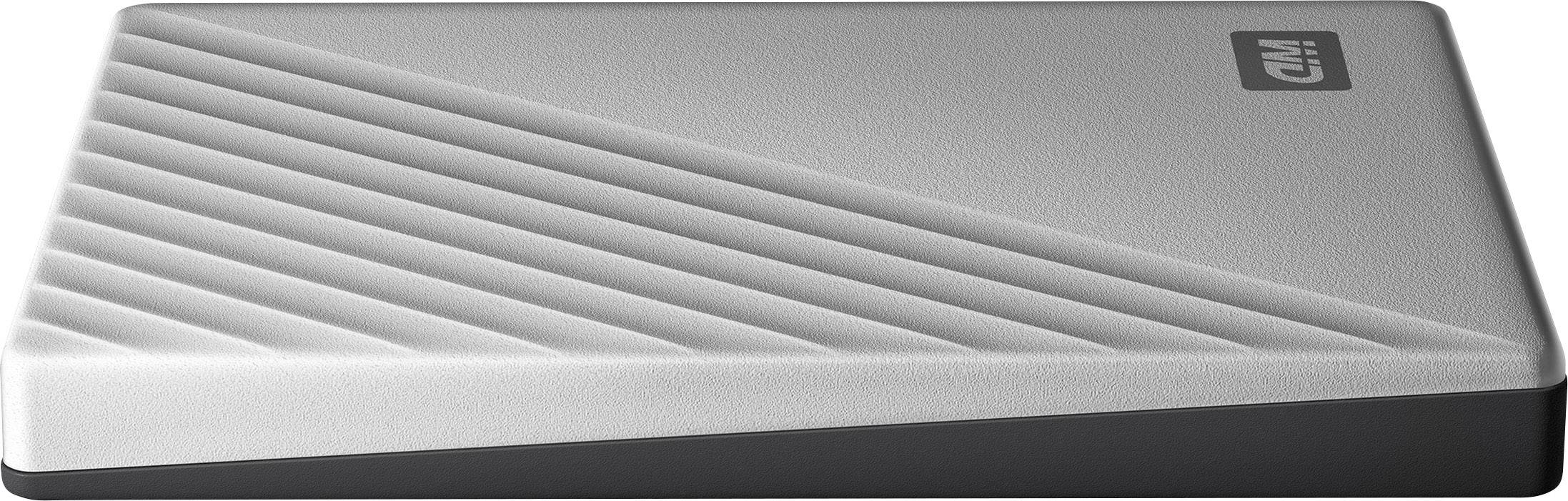 Eine weiße externe Festplatte mit diagonal verlaufenden Rillen auf der Oberseite und einem kleinen Logo in der Ecke.