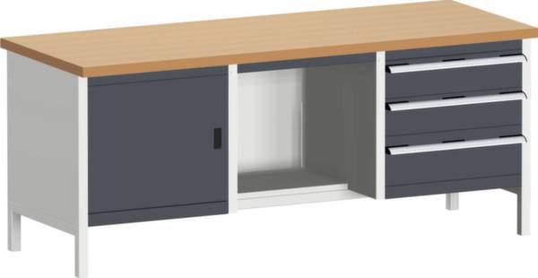 Stabiler Arbeitstisch mit Holzplatte, drei Schubladen auf der rechten Seite und einer dunklen Schranktür auf der linken Seite.