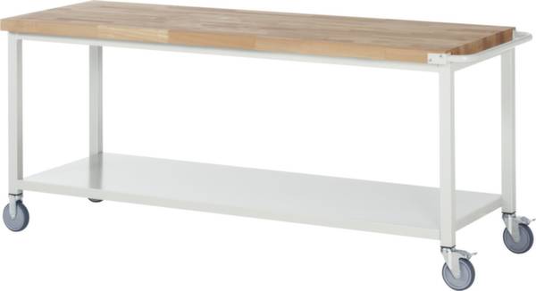 Ein rollbarer Tisch mit Holztischplatte und Metallrahmen, darunter eine Ablagefläche. Der Tisch hat vier Rollen zur mobilen Nutzung.
