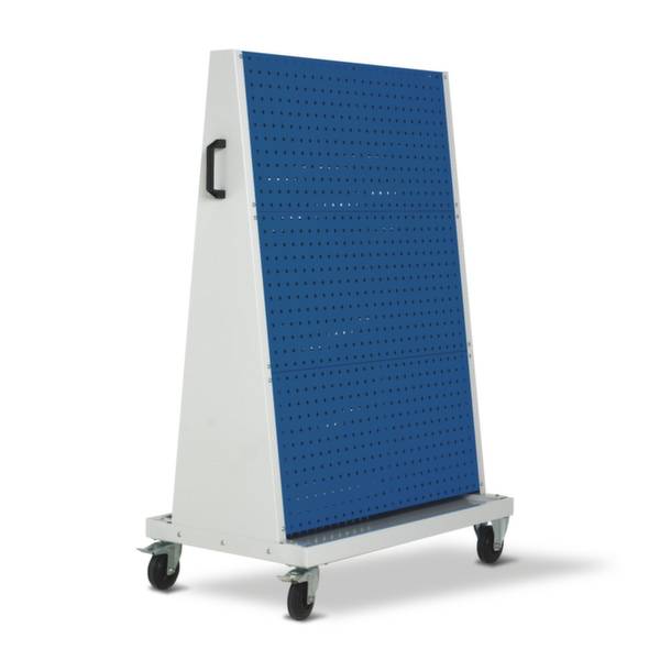 Ein rollbares Metallregal mit blauer Lochwand für Werkzeuge, stehende Position, zwei Griffe und vier Rollen unten.