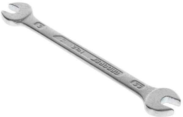 Ein silberner Gabelschlüssel, beidseitig offen, liegt diagonal. Aufschrift 'GEDORE' und '15/16'. Werkzeug zur Schraubenbearbeitung.
