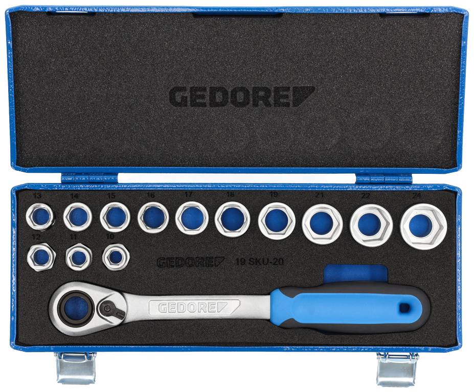 Ein offener blauer Werkzeugkoffer mit einer Ratsche und mehreren Stecknüssen in verschiedenen Größen von Gedore.