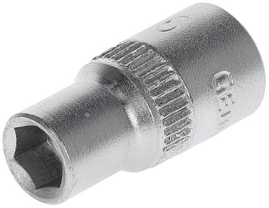 Eine silberne, sechseckige Stecknuss aus Metall, die zum Festziehen von Schrauben verwendet wird.