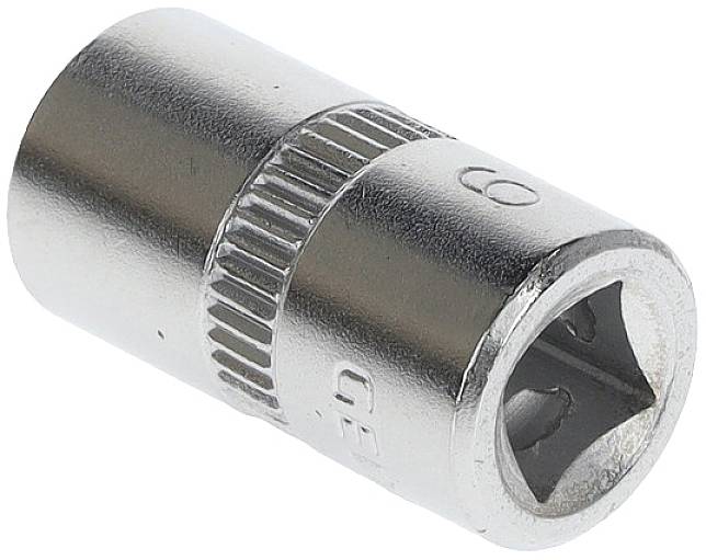Metallische Stecknuss, zylindrisch, mit gezahnter Oberfläche und quadratischer Öffnung. Geeignet für Schraubenarbeiten mit Steckschlüssel.