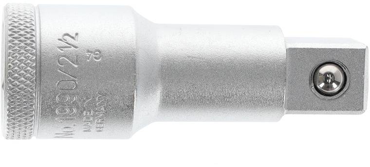 Eine silberne Stecknussverlängerung mit eingravierter Aufschrift. Sie hat eine quadratische Verbindung an einem Ende.