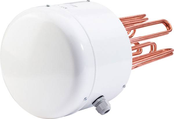 Weiße zylindrische Heizungseinheit mit mehreren kupferfarbenen Heizstäben, verwendet für Heißwasserboiler.