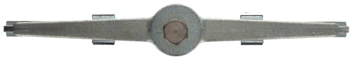 Ein rostiger, metallener Schraubenschlüssel mit abgenutzter Oberfläche liegt horizontal auf einem hellen Hintergrund.