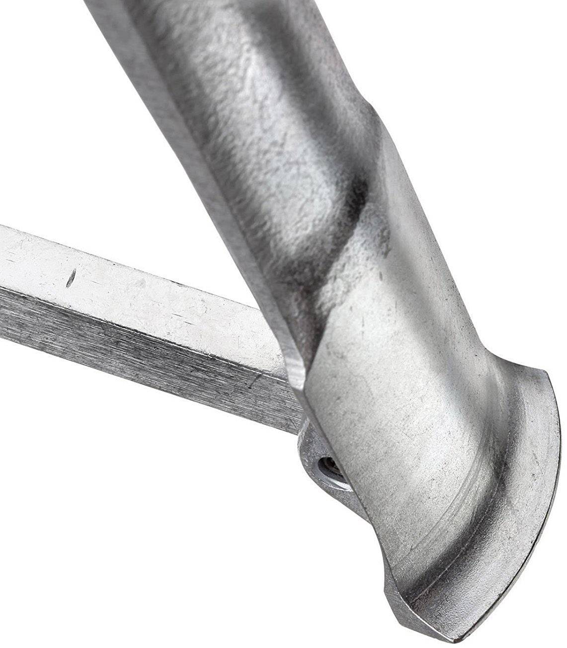 Nahaufnahme eines silbernen Metallhakens mit scharfer Spitze, wahrscheinlich Teil eines Werkzeugs oder Befestigungselements.