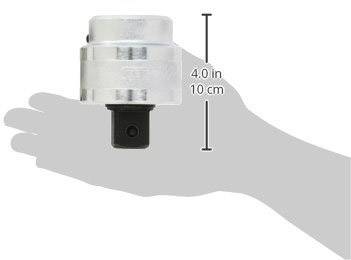 Hand hält eine Buchse mit 4 cm Durchmesser. Der Schatten der Buchse zeigt die Dimensionen von 4,0 Zoll oder 10 cm Höhe an.