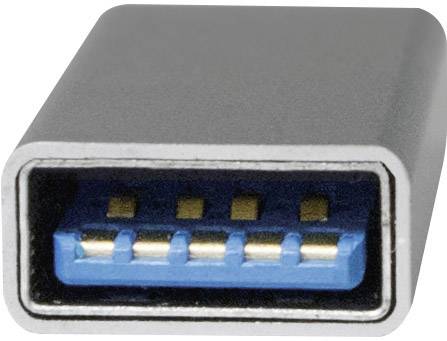Nahaufnahme eines USB-C-Steckers mit sichtbaren goldenen Kontakten und blauem Innenraum, verwendet für Datenübertragung und Stromversorgung.