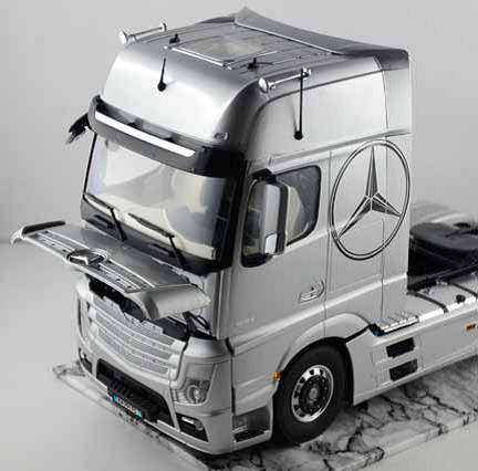 Italeri 510003905 Mercedes Benz Actros MP4 Gigaspace Truckmodell Bausatz 1:24