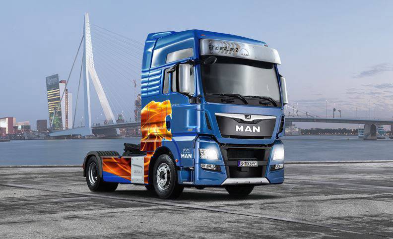 Italeri 510003916 MAN TGX XXL D38 E6 Truckmodell Bausatz 1:24
